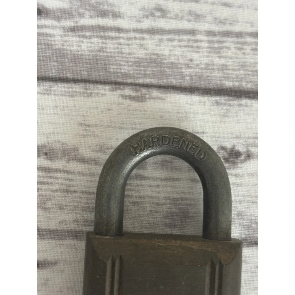 N/A yale padlock